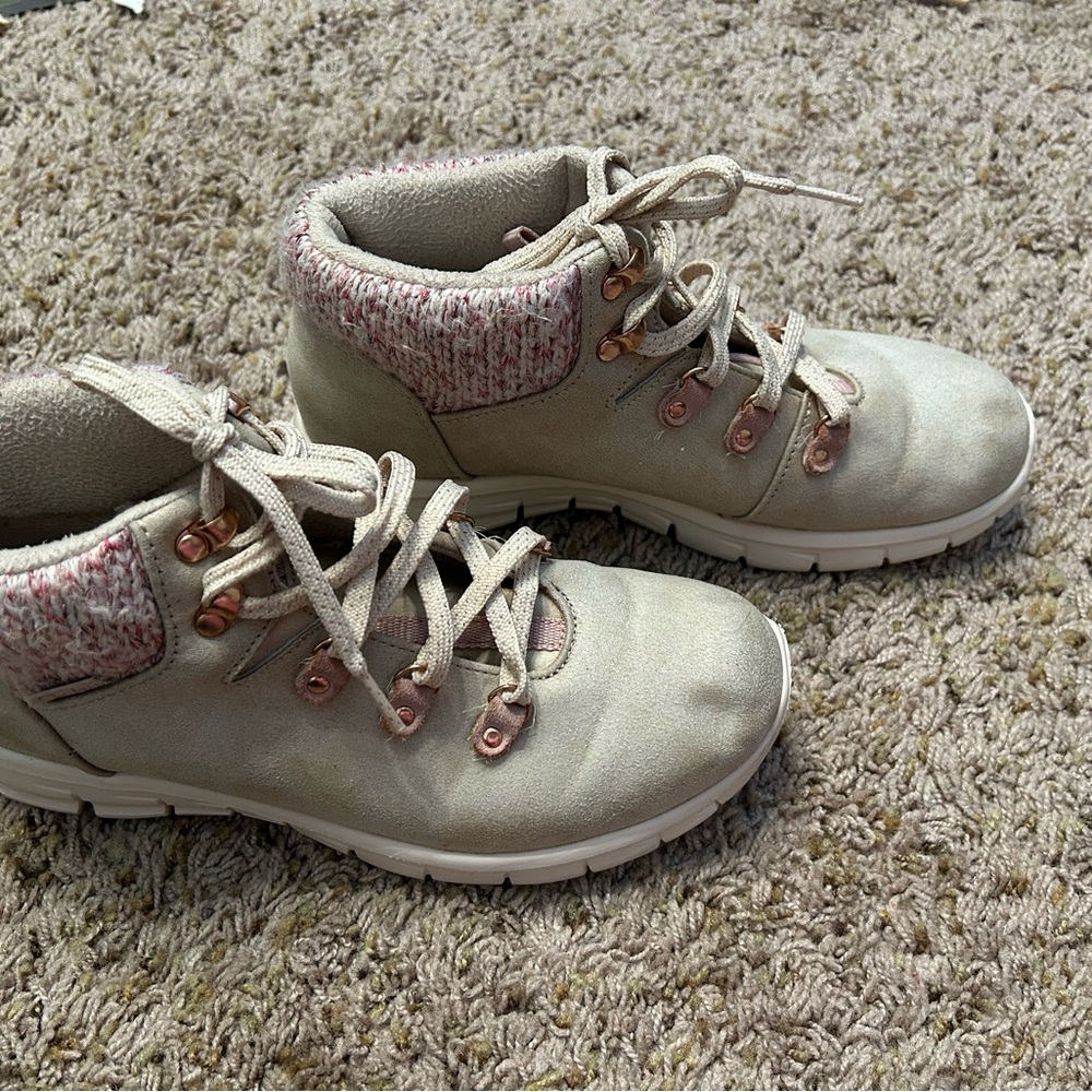 Skechers Women's Tan & Pink Lace up stylish Ankle Boots for hiking. - Picture 2 of 9